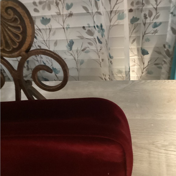 Gucci Red Mini Velvet Bag with Gold Clasp - Picture 8 of 15